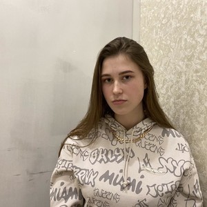 MadalinPage naked before webcam in live video chat