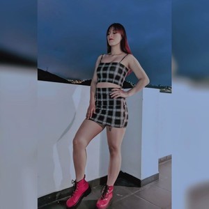 Maddysky naked before webcam in live video chat