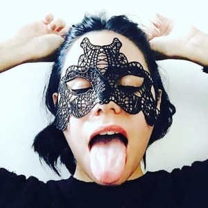 MAGGIEBRICE_ naked before webcam in live video chat