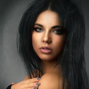 MayaSins naked before webcam in live video chat