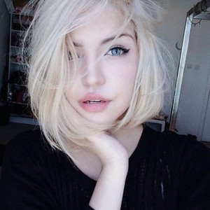 Meddisoy naked before webcam in live video chat