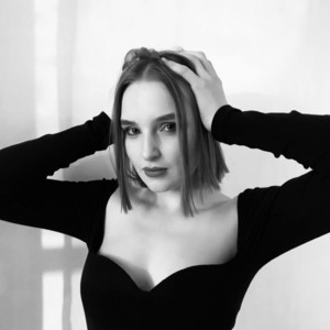 Mia_Demiur naked before webcam in live video chat