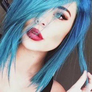 Milk_Chick naked before webcam in live video chat