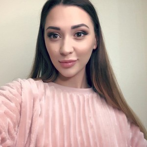 MillaLoves naked before webcam in live video chat
