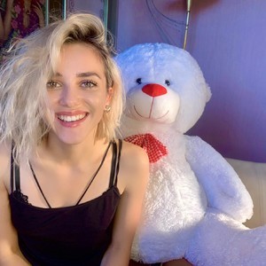 Miss_smit naked before webcam in live video chat