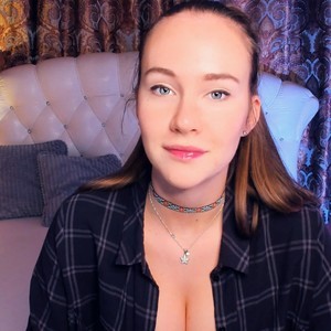 MoiraMoore naked before webcam in live video chat