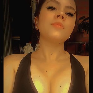 MyFranzizka naked before webcam in live video chat