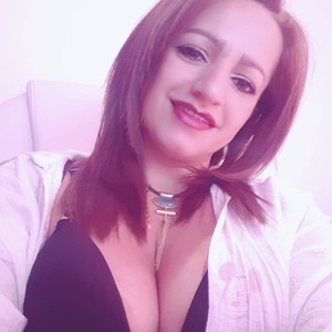 NeighborMilff naked before webcam in live video chat