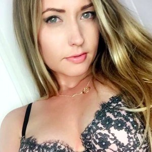 Nikki_Haze naked before webcam in live video chat