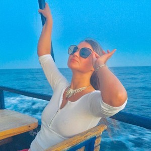 Nikole_gold naked before webcam in live video chat