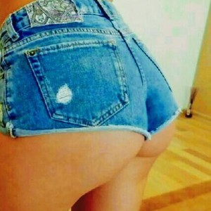 OhMyMiaa naked before webcam in live video chat