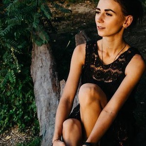 Olora naked before webcam in live video chat