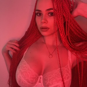 PhoenixVixen naked before webcam in live video chat