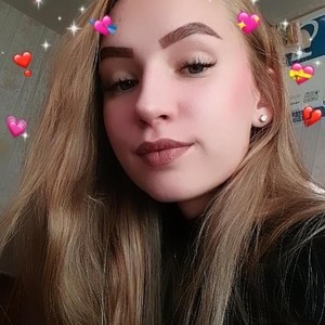 SallyGardner naked before webcam in live video chat