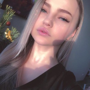 ScarlePastery naked before webcam in live video chat