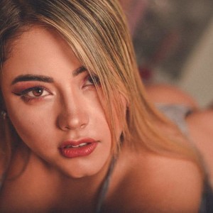 ScarletFost naked before webcam in live video chat