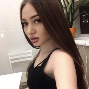 SkyLucy naked before webcam in live video chat