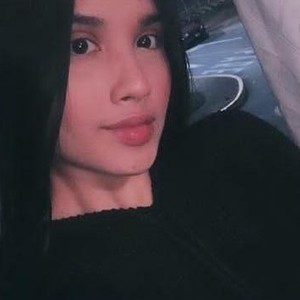 Sophia_lovers naked before webcam in live video chat