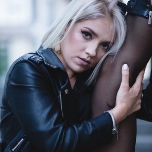 SophieMiller naked before webcam in live video chat
