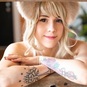 SugaryBunny naked before webcam in live video chat