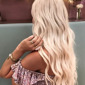 Susan_blonde naked before webcam in live video chat