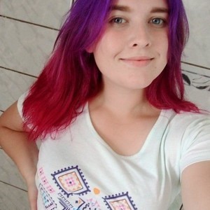 TeenSofie naked before webcam in live video chat