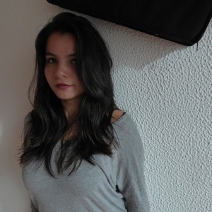 Tiny_Caroline naked before webcam in live video chat