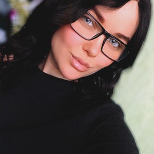 Valerymoor naked before webcam in live video chat