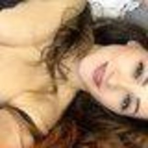 VanessaHott4u naked before webcam in live video chat