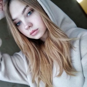 VarvarMilk naked before webcam in live video chat