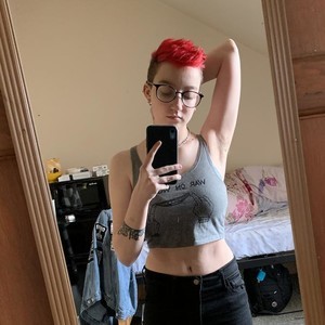 VenusGroves naked before webcam in live video chat