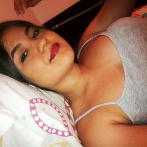 XRoxy_lips naked before webcam in live video chat