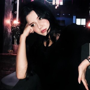 Yasyawindorf naked before webcam in live video chat