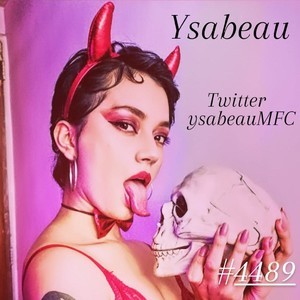 Ysabeau naked before webcam in live video chat