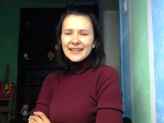 yummy-mummy naked on cam. Free Live Sex Chat Room