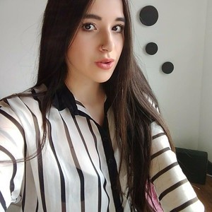 Zoe_mill3r naked before webcam in live video chat