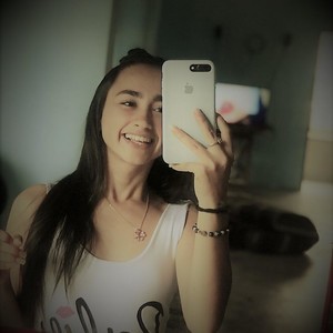 AlanaDreams naked before webcam in live video chat