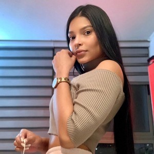 Alejandra22xx naked before webcam in live video chat