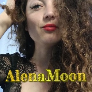AlenaMoon naked before webcam in live video chat