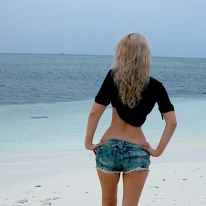Alesssandra naked before webcam in live video chat