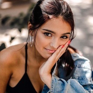 Alexanicee naked before webcam in live video chat