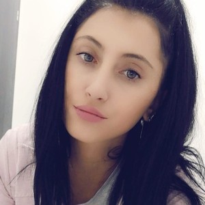 Alissahotlove naked before webcam in live video chat