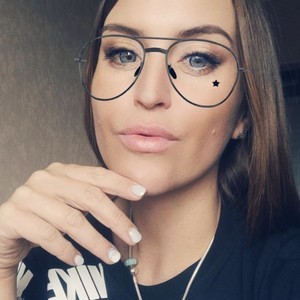 Allaya_ naked before webcam in live video chat