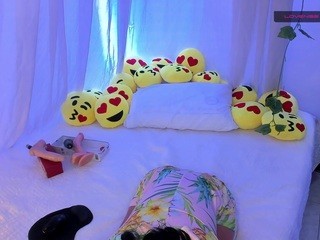 Allie :) naked on cam. Free Live Sex Chat Room