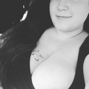 Allie_23 naked before webcam in live video chat