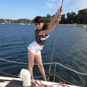 AmazingAnna1 naked before webcam in live video chat