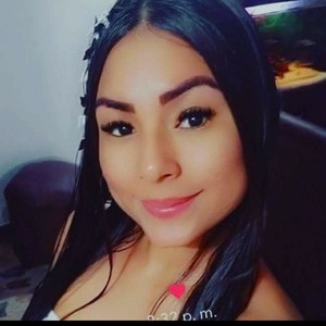 Arisha_20 naked before webcam in live video chat