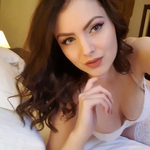 Aryelle_ naked before webcam in live video chat