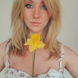 AutomicBlonde naked before webcam in live video chat