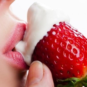 AwaDolly naked before webcam in live video chat
